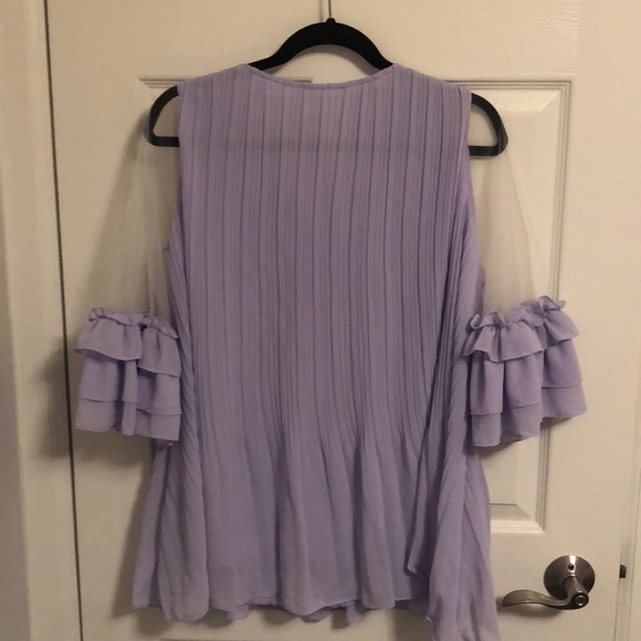 Lilac top with sheer sleeves and ruffles - Picture 2 of 2